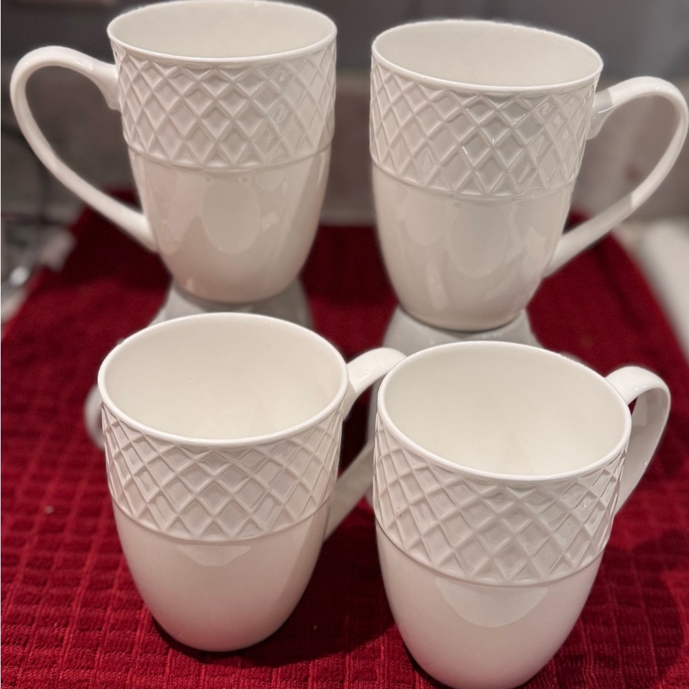 Mikes 4 piece set White Trellis pattern 14oz Mugs Set with Textured Design